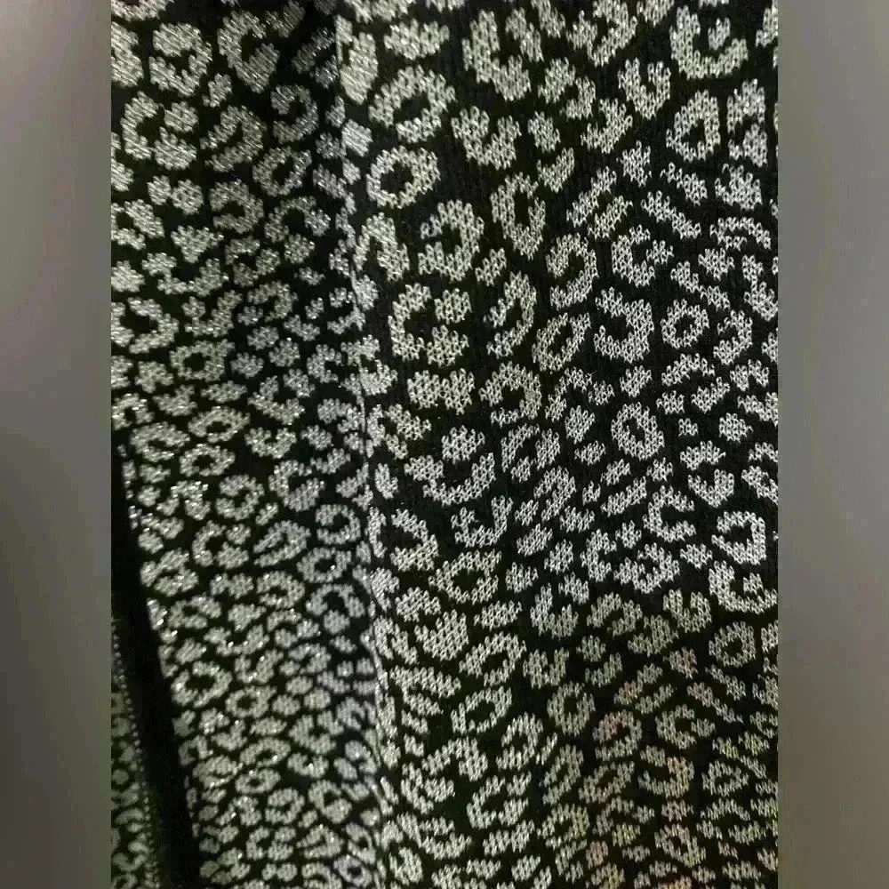 Michael kors nwt leopard print scarf holiday silver and black